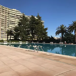 https://le-surcouf.fr-provencehotel.com